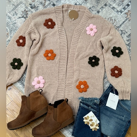 Oatmeal floral embroidered bishop sleeve cardigan sweater - Picture 12 of 12